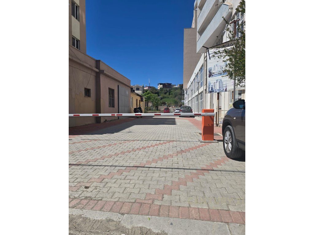 SHITET DYQAN NDERTIM I RI 1500euro-m2!!