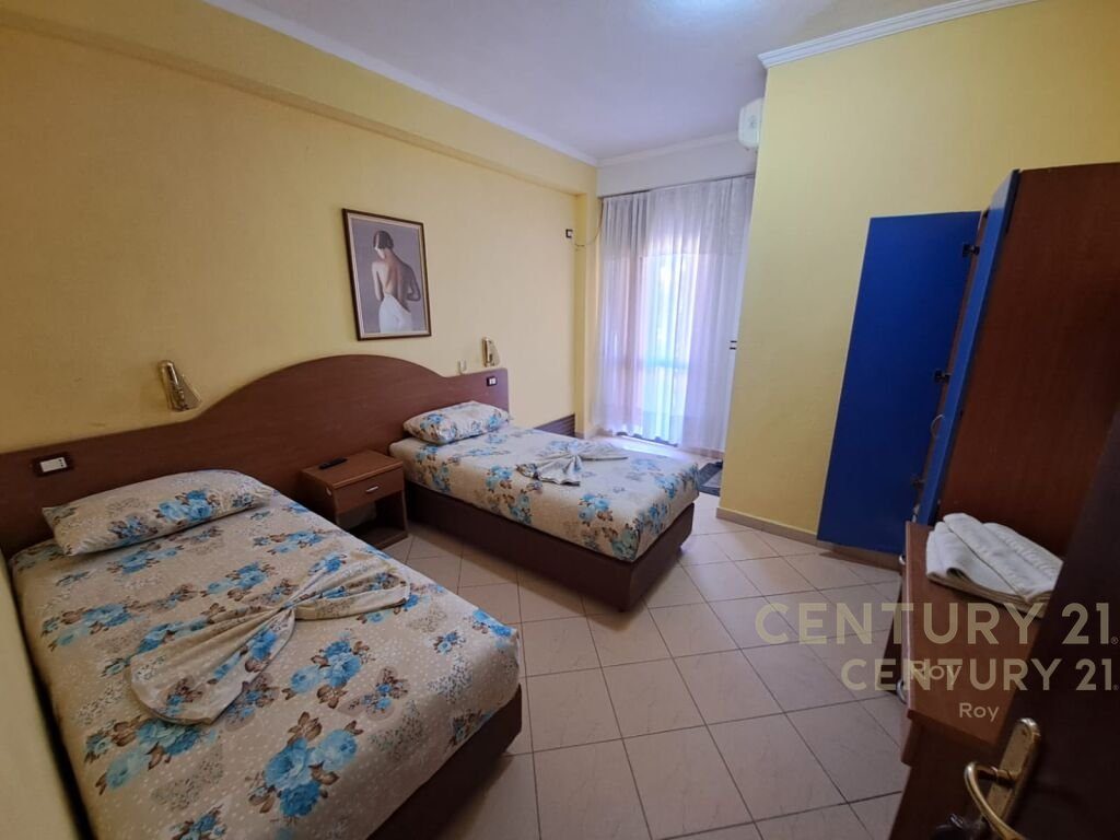 SHITET HOTEL ME 31 DHOMA NE GOLEM!