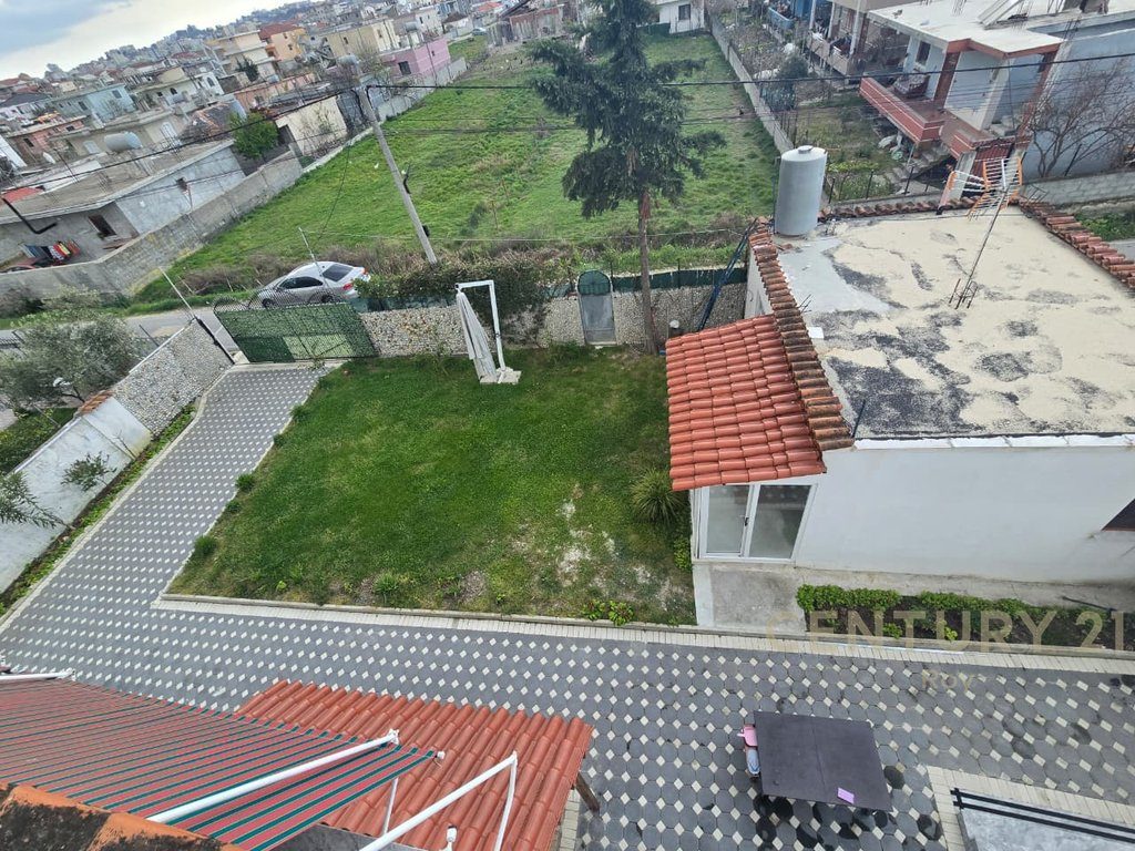 SHITET PRONE ME 2 NJOLLA NDERTIMI NE SPITALLE , DURRES !!! 2