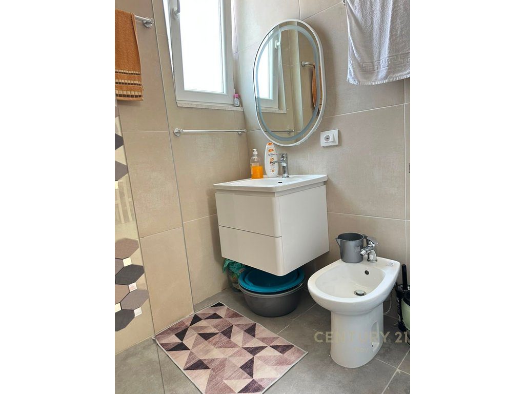 APARTAMENT 1+1 PER SHITJE NE GOLEM, PERBALL HOTEL FLOWER – PALLAT I RI 2025!!! 2