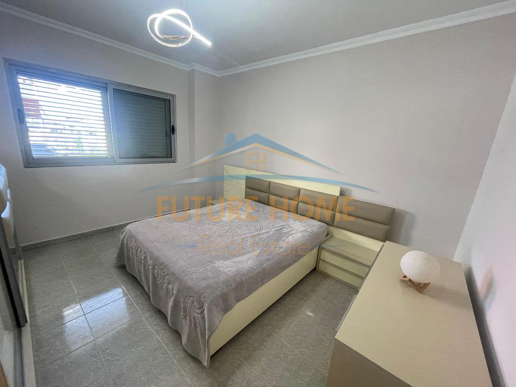 Shitet, Apartament 3+1+2, Kristal Center, Tiranë.