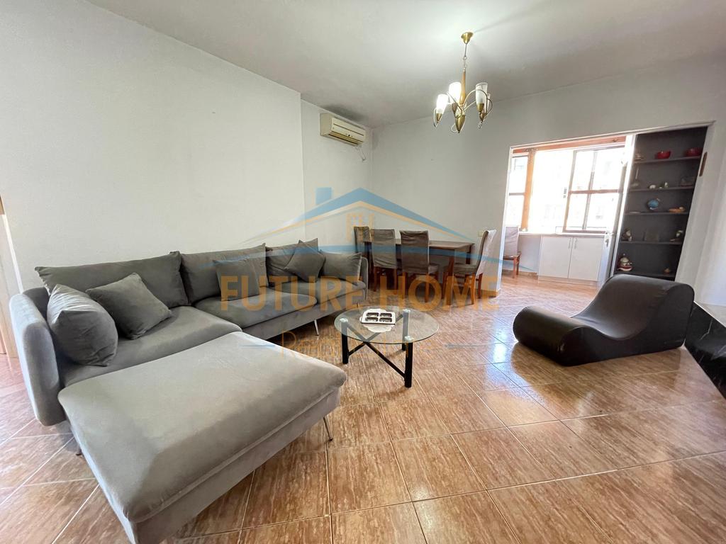 Shitet, Apartament 2+1, Rruga Dritan Hoxha, Tiranë. 2