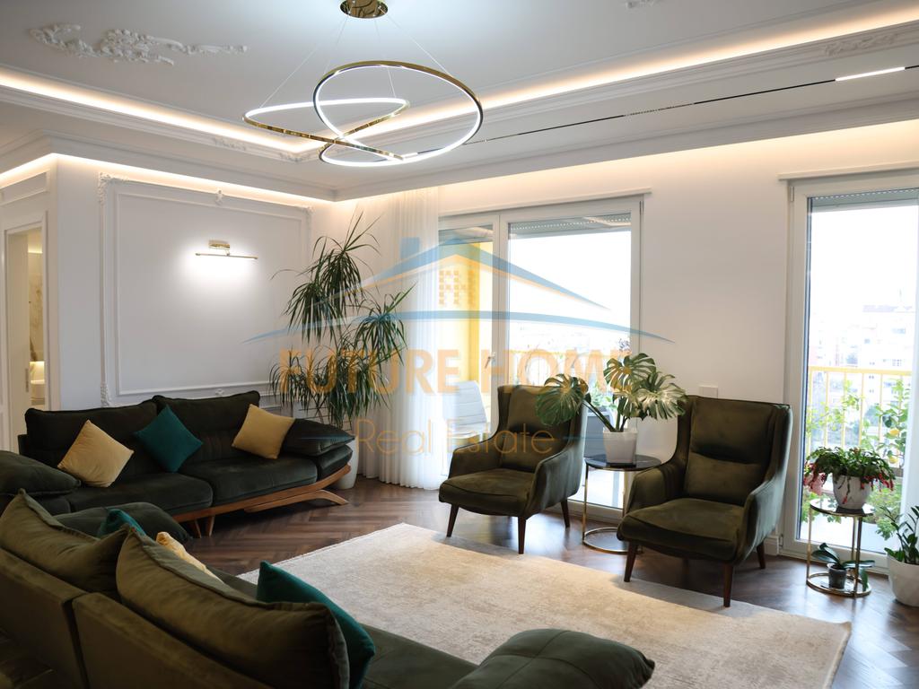Disponojmë Apartament 4+1+3+2Poste Parkimi për Shitje në Rezidencën "EURO 3D", Selitë 4