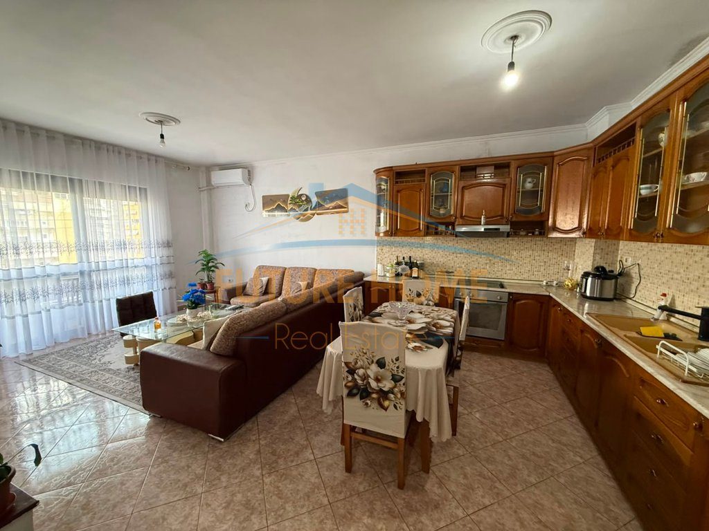 Shitet, Apartament 2+1, Kodra e Diellit, Tiranë
