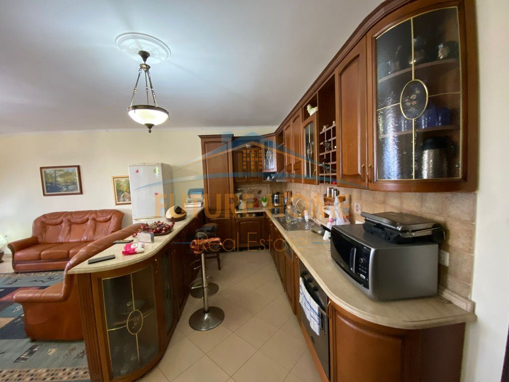 Shitet, Apartament 2+1+Post Parkimi, Golem. 3