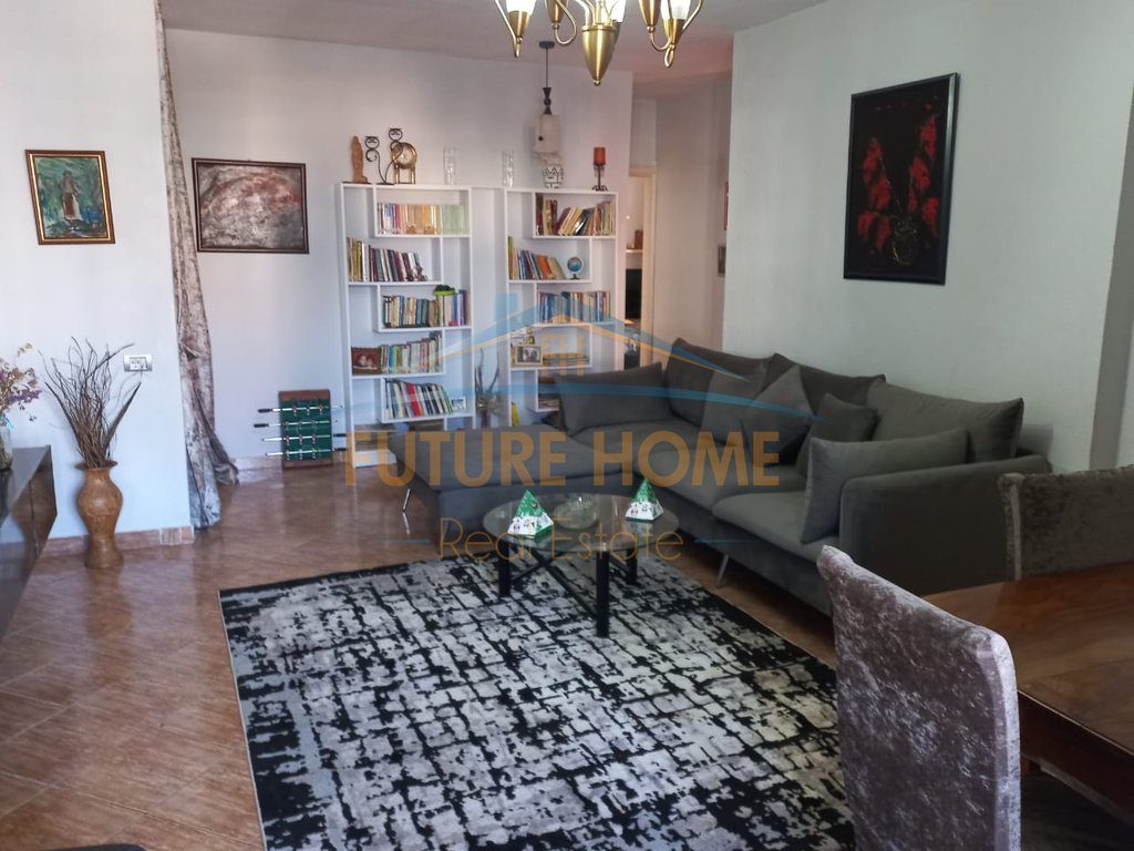 Shitet, Apartament 2+1, Rruga Dritan Hoxha, Tiranë.