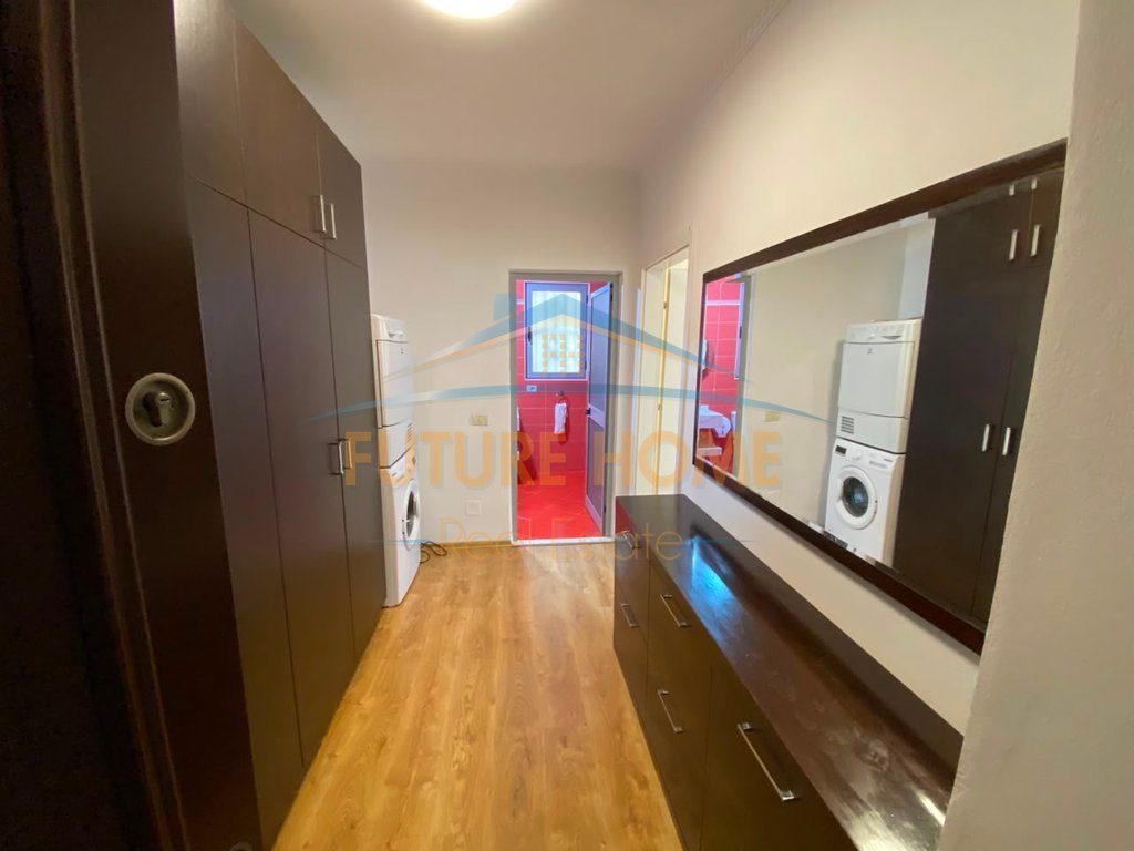 Shitet, Apartament 1+1, Fresku, Tiranë