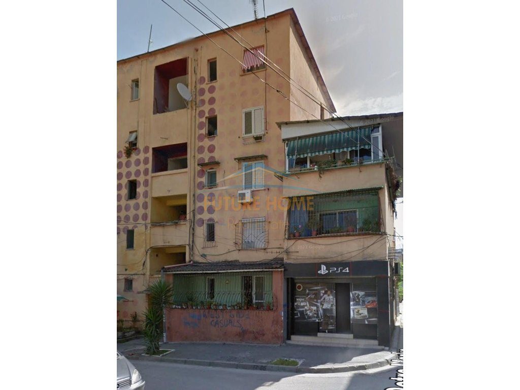 Shitet, Ambient Biznesi, Rruga "Asim Vokshi" , Tiranë.