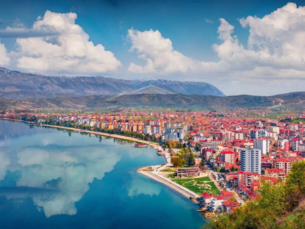 Shitet, Tokë, Udënisht, Pogradec
