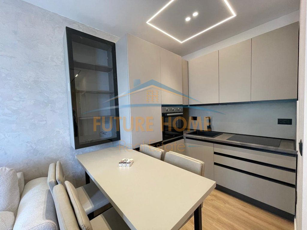Shitet, Apartament 2+1, Rruga Dritan Hoxha, Tiranë.