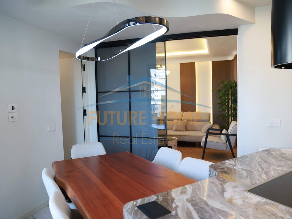 Disponojmë Apartament 2+1+2 për Shitje në Unazën e re pranë Bar " Bohem" 4