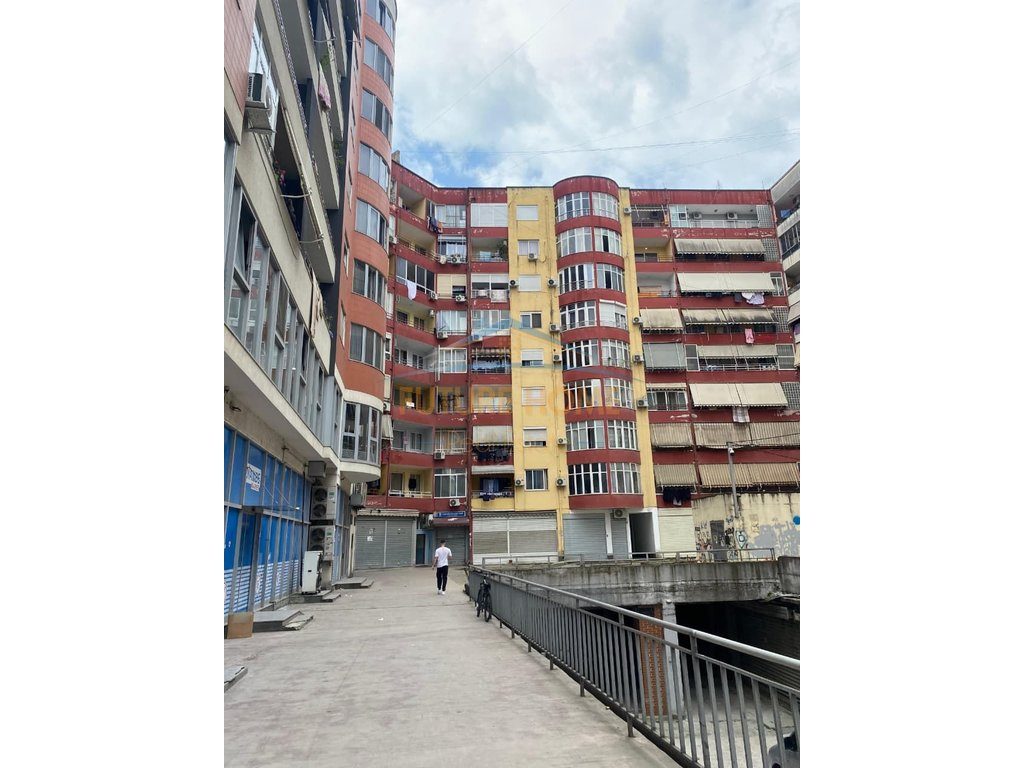 Shitet, Apartament 2+1, Unaza e re, Tiranë.
