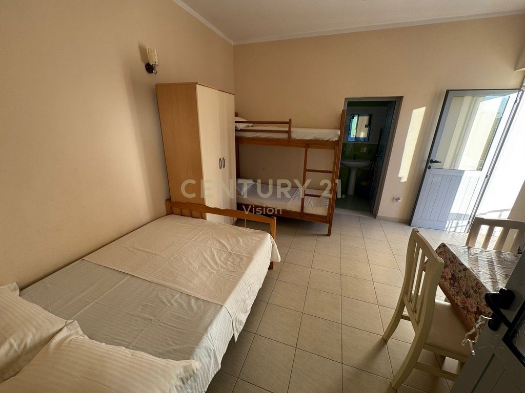 Hotel 2-story for sale in Velipoje 2