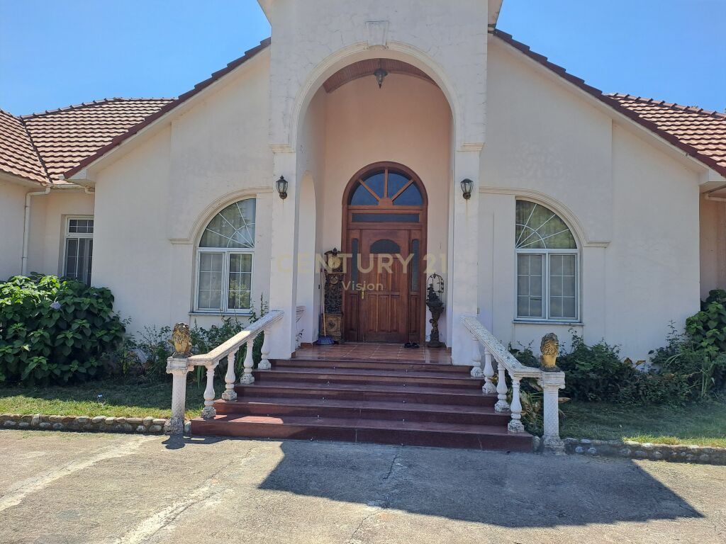 FOR SALE AMERICAN STYLE VILLA 330 m² AND 4,500 m² LAND