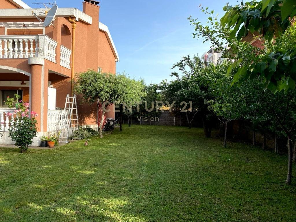 3-story house + land For Sale near Tom Alimhilli kindergarten, Shkodër | 579.5 m²