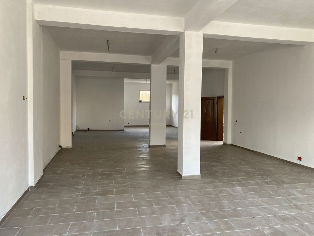 COMMERCIAL ENVIRONMENT FOR RENT!!! 3