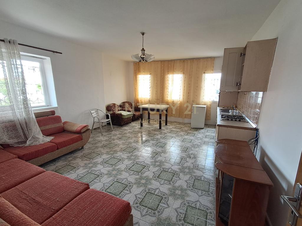 The second floor 3+1 is given, a private house for rent near Kolping, Shkodër | 120 m² 2