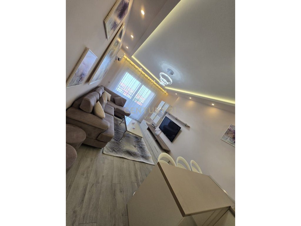 Apartment 2+1 with 2 bathrooms for sale
Net area 100 m2
6th floor with elevator
Address near the police roundabout, Curri Complex
Price 150,000 euros 2