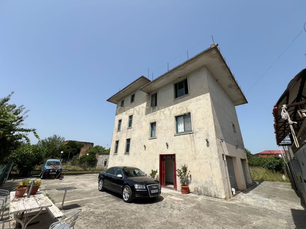 4-storey villa + land for sale in Skënderbeg 341 m2 2
