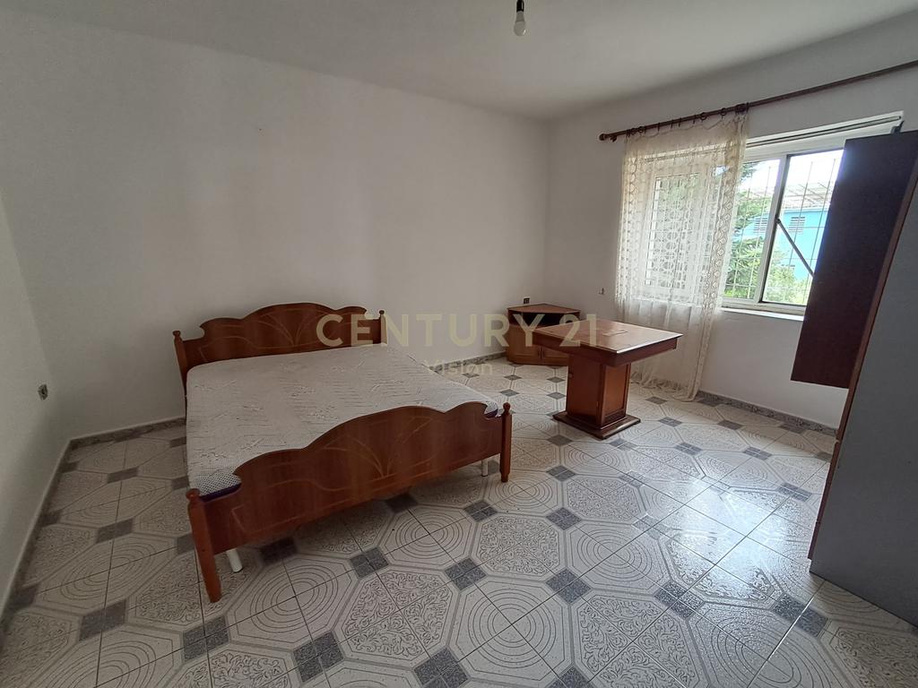 The second floor 3+1 is given, a private house for rent near Kolping, Shkodër | 120 m² 4
