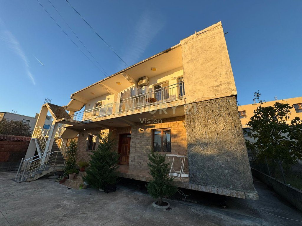 Hotel 2-story for sale in Velipoje