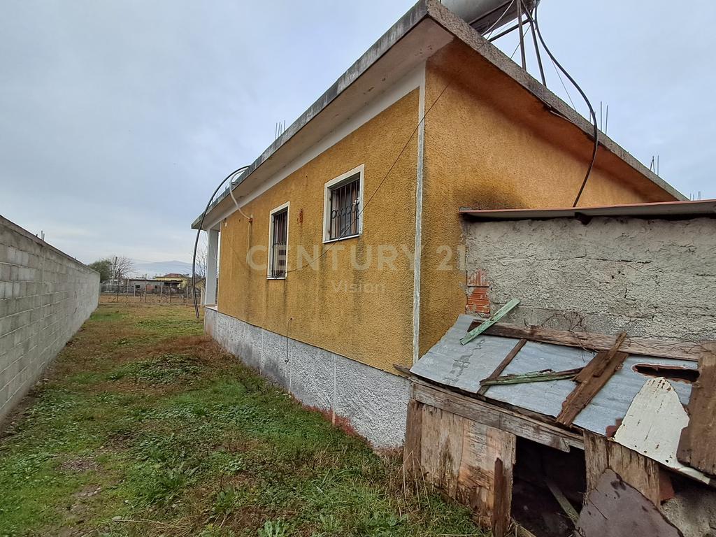Private house + 2300 m2 land for sale, Bardhaj, Shkoder 3