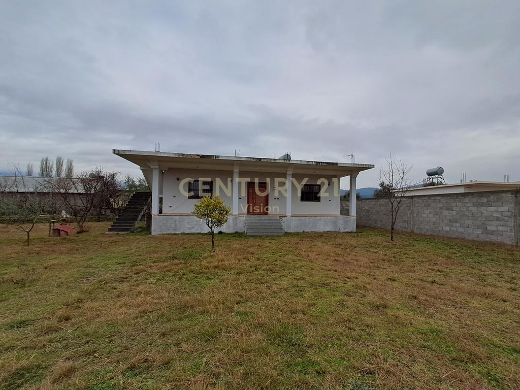 Private house + 2300 m2 land for sale, Bardhaj, Shkoder