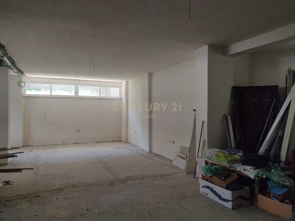 Business premises are offered for sale near Rguga e Gjana, Shkodër - 191 m² 2