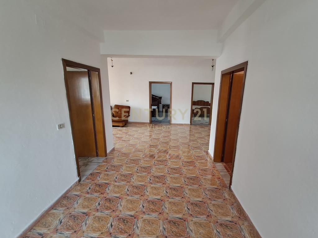 The second floor 3+1 is given, a private house for rent near Kolping, Shkodër | 120 m²