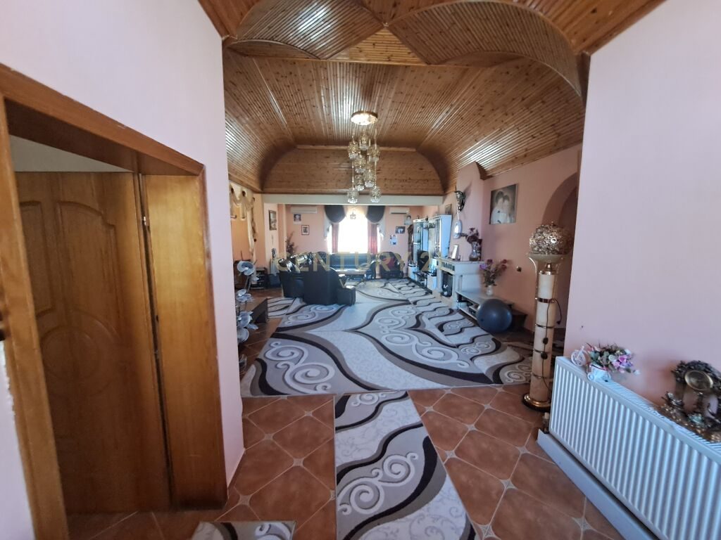 FOR SALE AMERICAN STYLE VILLA 330 m² AND 4,500 m² LAND 2