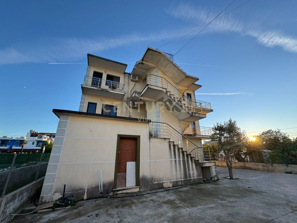 3-story hotel for sale in Velipoje 4