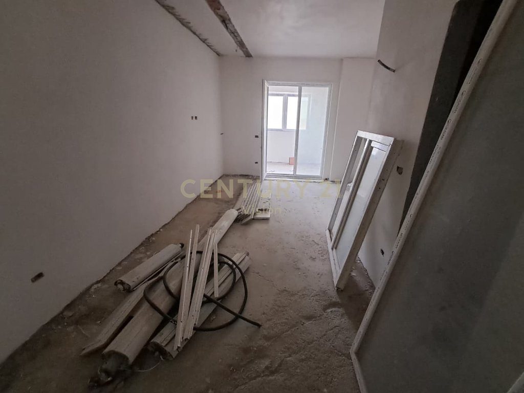 Apartment 3+1+3 bathrooms For Sale near Pedonale, Shkodër 2