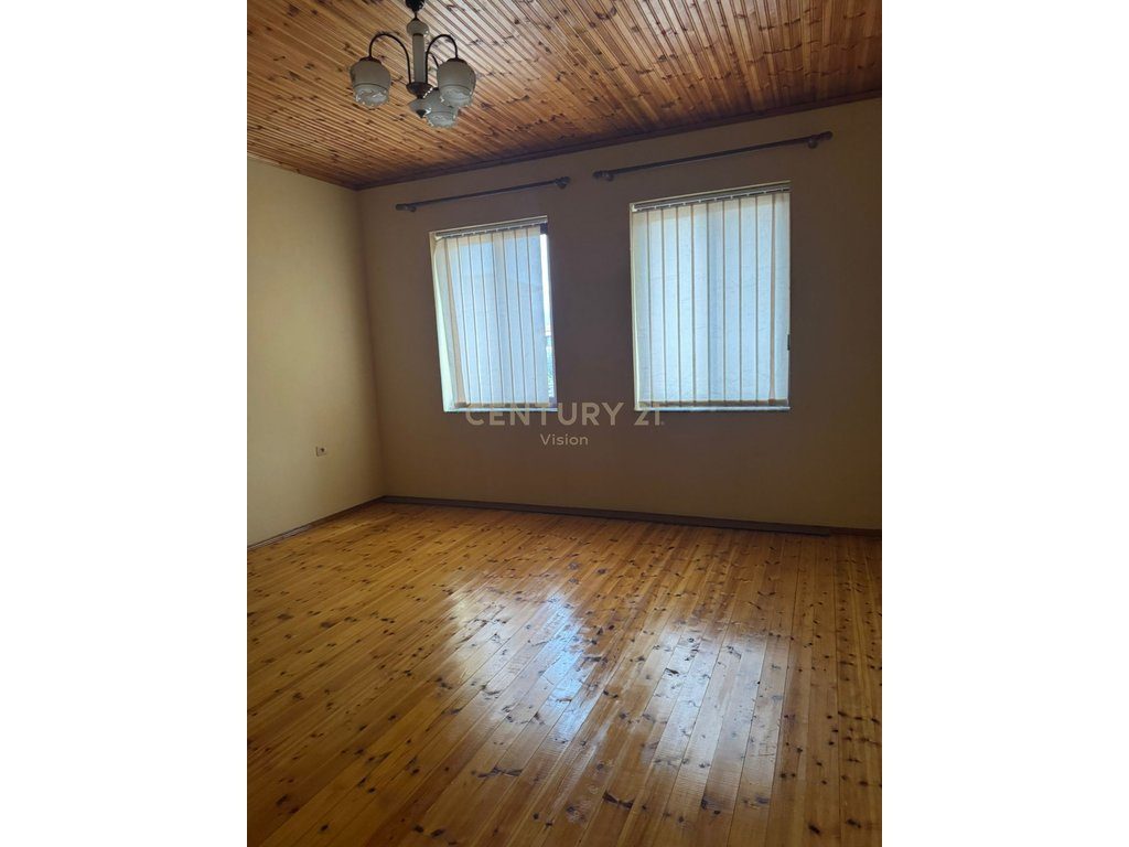 Two-story private house for sale near the Turkish College, Shkodër 2