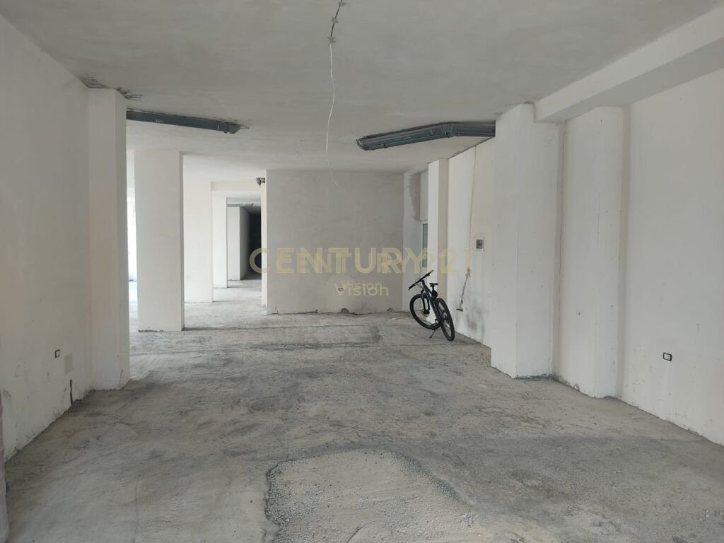 Ambient Komercial me qira afër Rruges se Gjanë, Shkodër | 266 m² 1