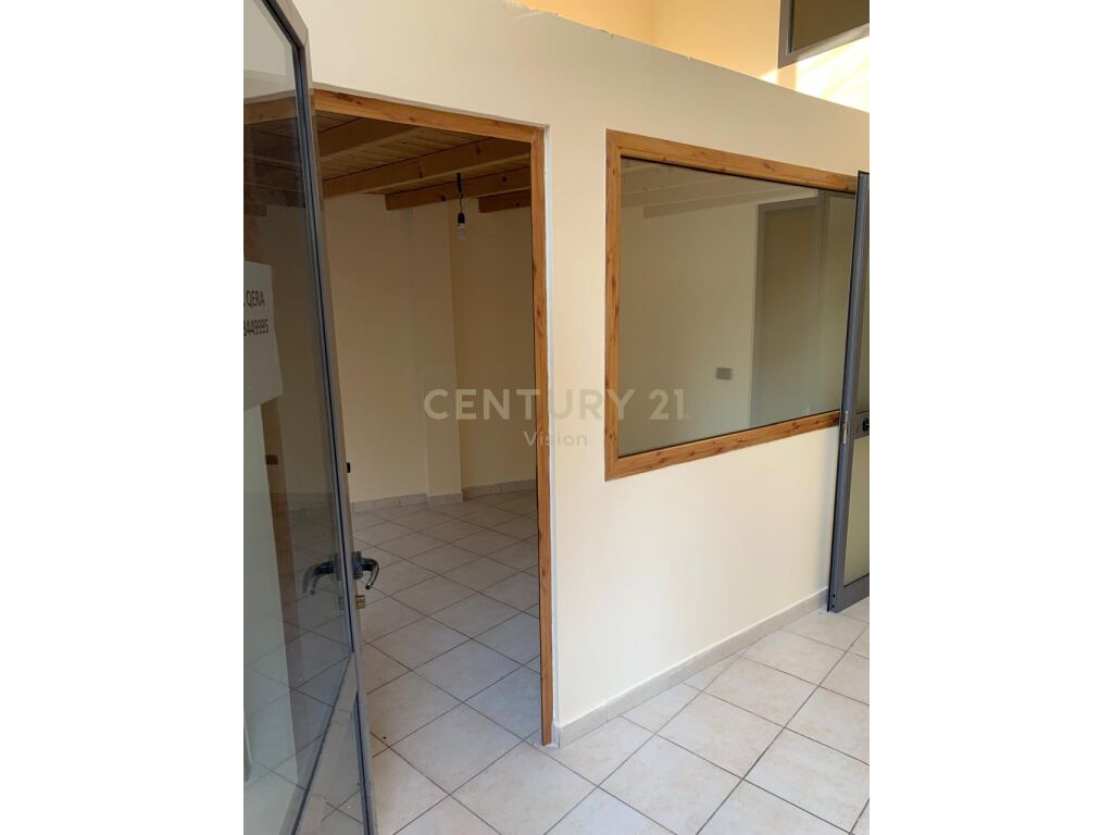 Business premises for rent in Millennium Cinema, Shkodër | 50 m² 2