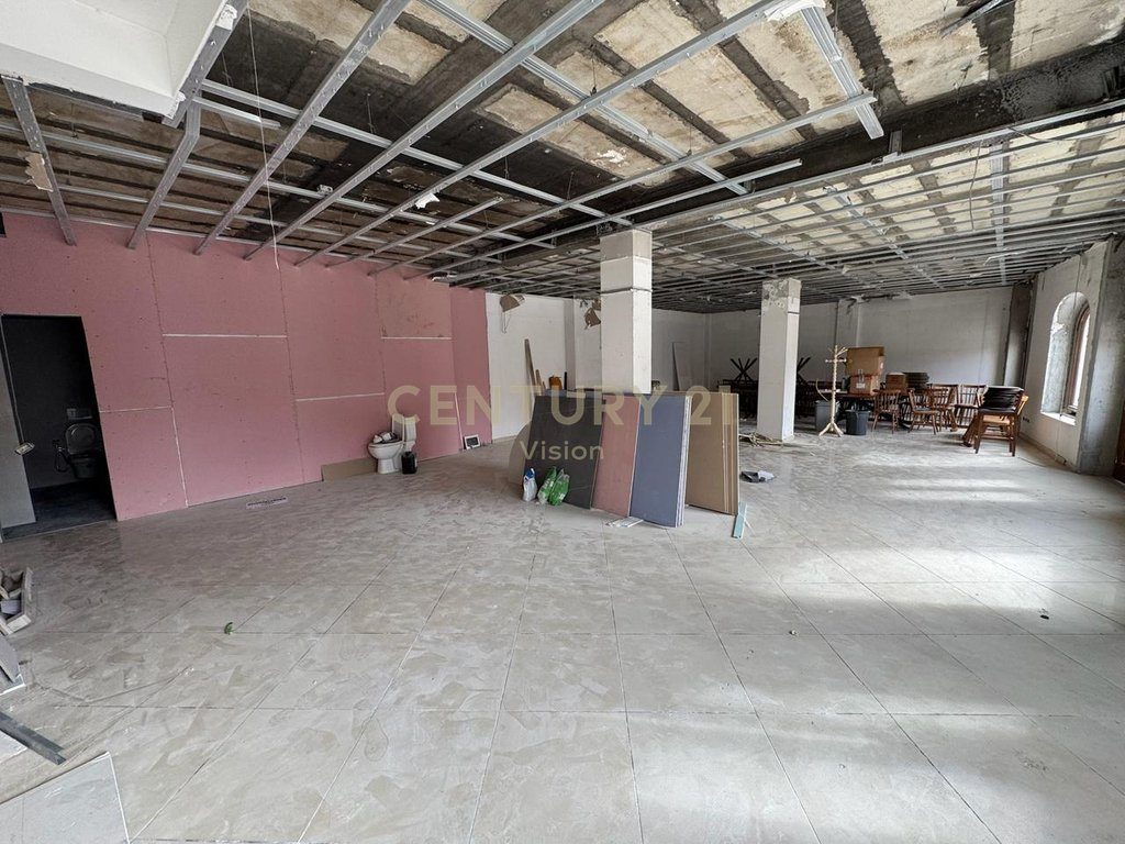 Commercial Space for Rent in Gjuhadol, Pedestrian Zone, Shkodër - | 120 m² 1