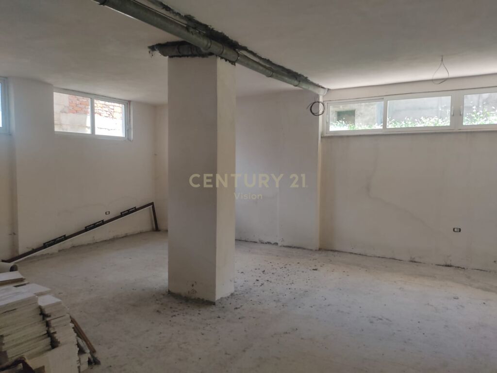 Business premises are offered for sale near Rguga e Gjana, Shkodër - 191 m² 3