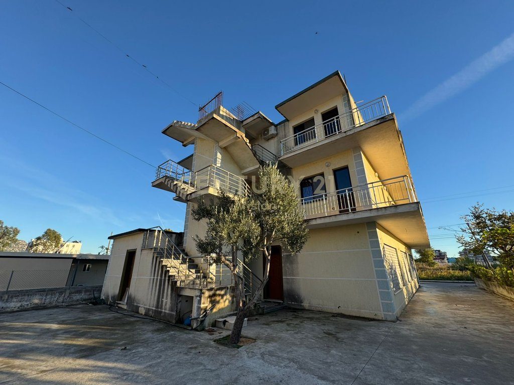 3-story hotel for sale in Velipoje
