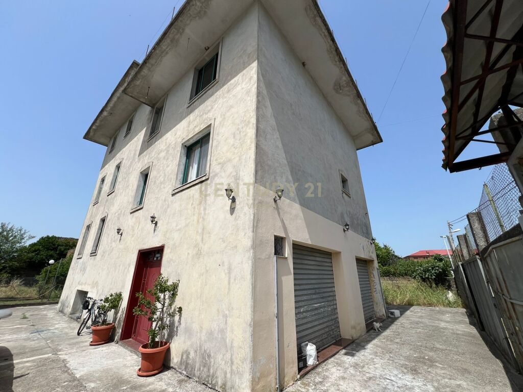 4-storey villa + land for sale in Skënderbeg 341 m2 3