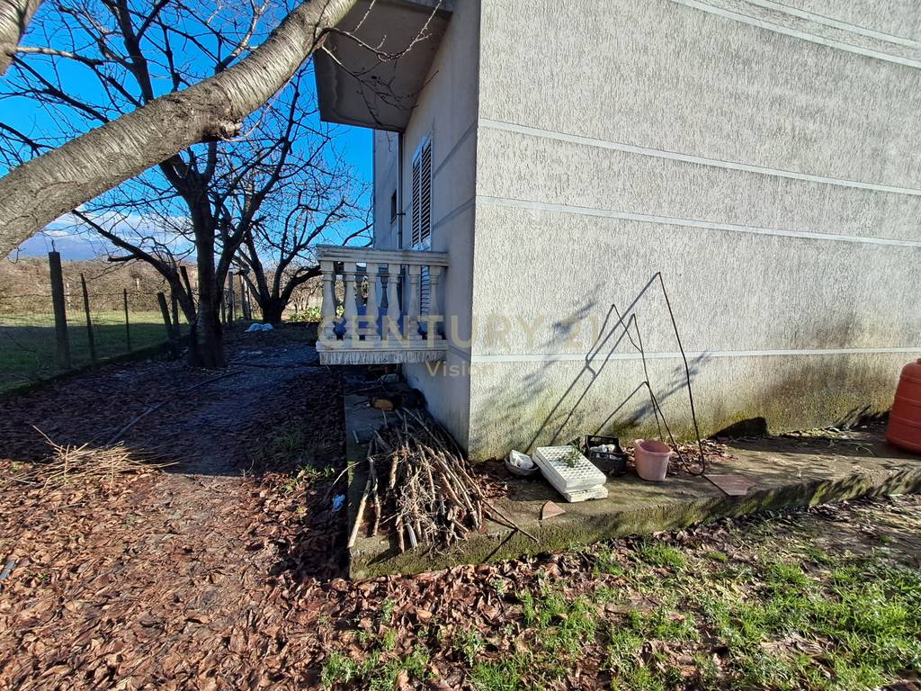 Two-story house + land for sale in Golem, Shkoder - 1600 m2 2