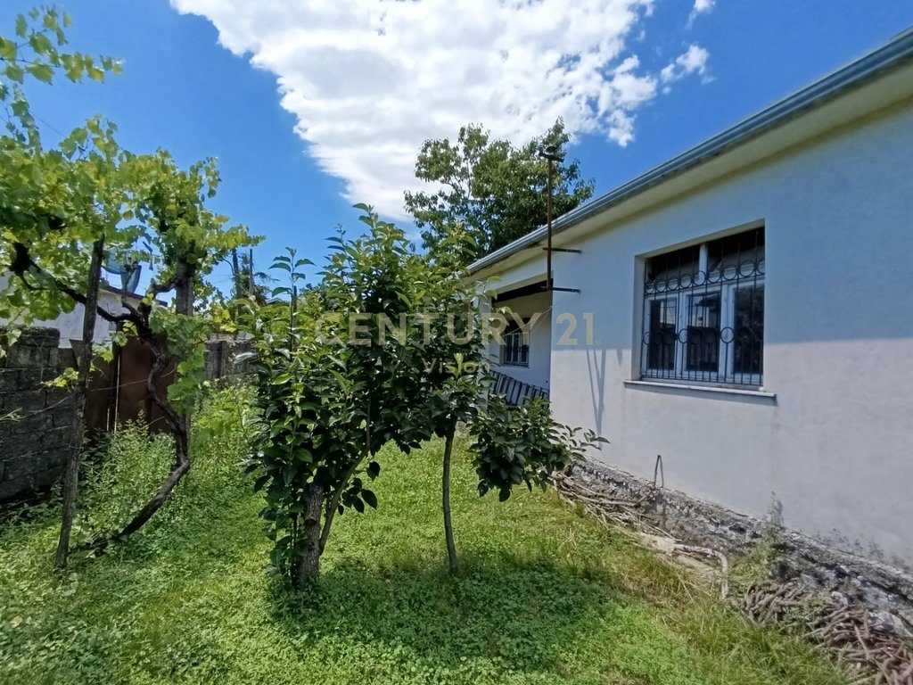 Private House 2+1 For Sale in Rus, Shkodra - €240,000.00 | 600 m²