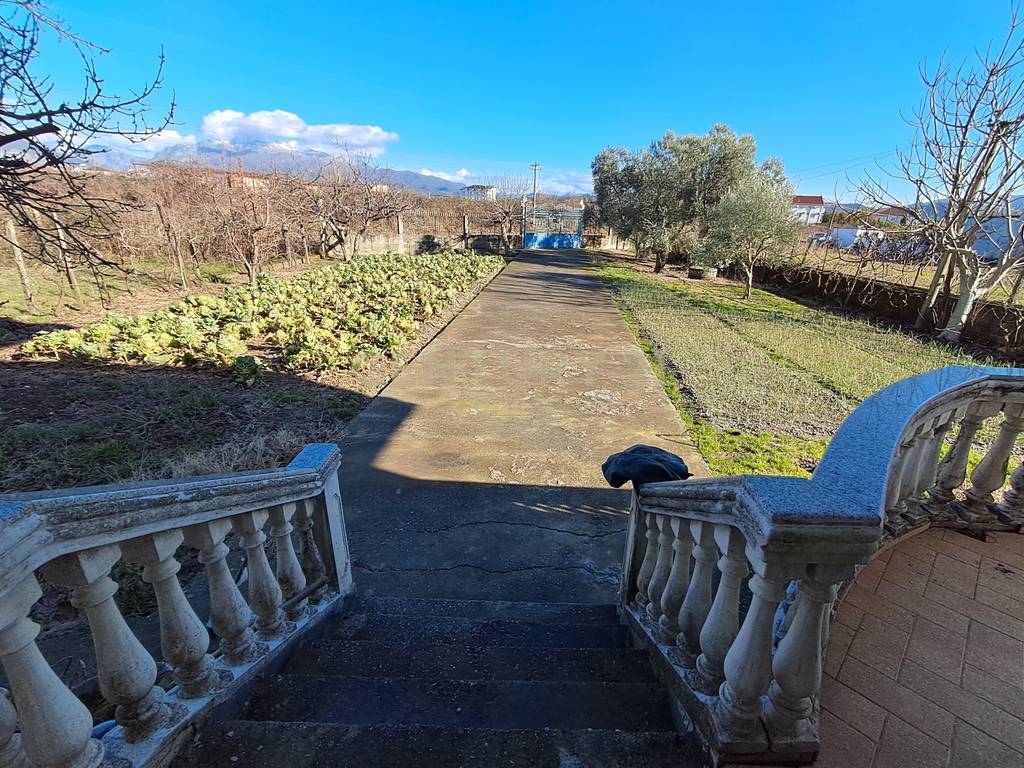 Two-story house + land for sale in Golem, Shkoder - 1600 m2