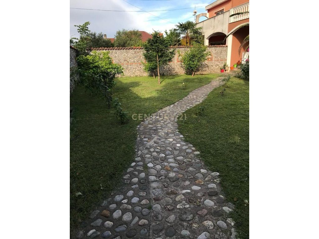 3-story house + land For Sale near Tom Alimhilli kindergarten, Shkodër | 579.5 m² 4