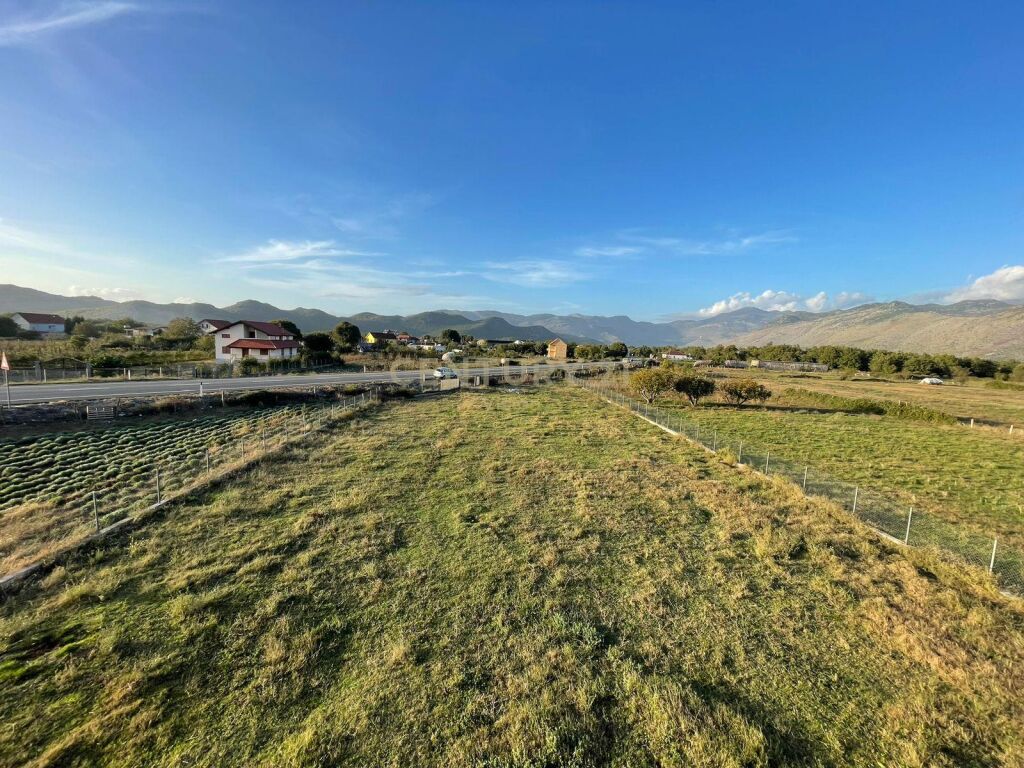 Villa for sale + 2000 m2 of land in Malesi te Madhe!! 2