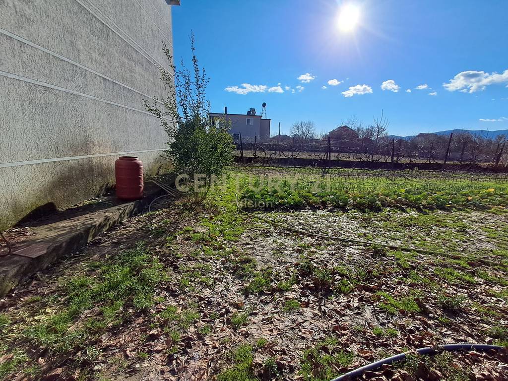 Two-story house + land for sale in Golem, Shkoder - 1600 m2 4