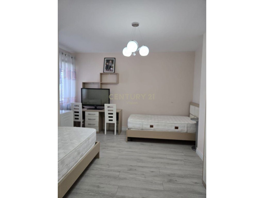 Apartment 2+1 with 2 bathrooms for sale
Net area 100 m2
6th floor with elevator
Address near the police roundabout, Curri Complex
Price 150,000 euros 4