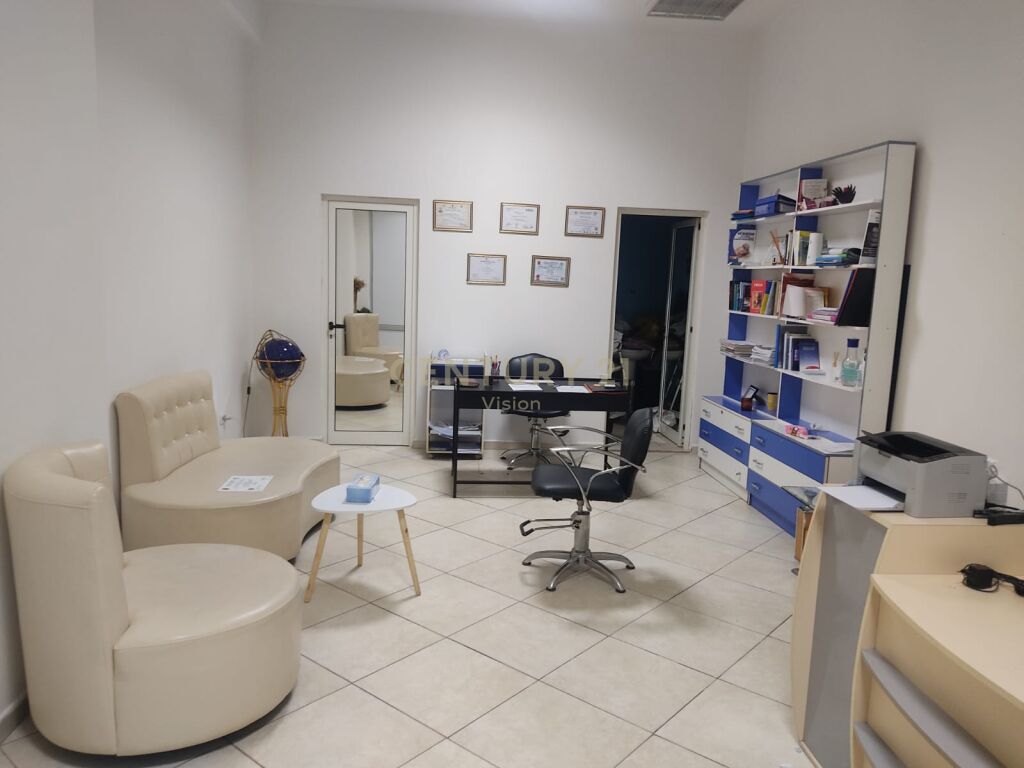 Ambient biznesi për shitje në qendër, Shkodër - 35 m²