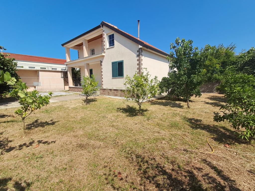 Exclusive Private House + land + two shops for sale in Kiras, Shkoder | 609.2 m² 3