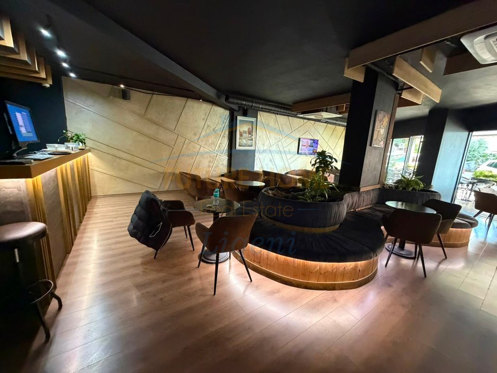 Shtet, Bar-Kafe, Fresk, Tiranë. 2