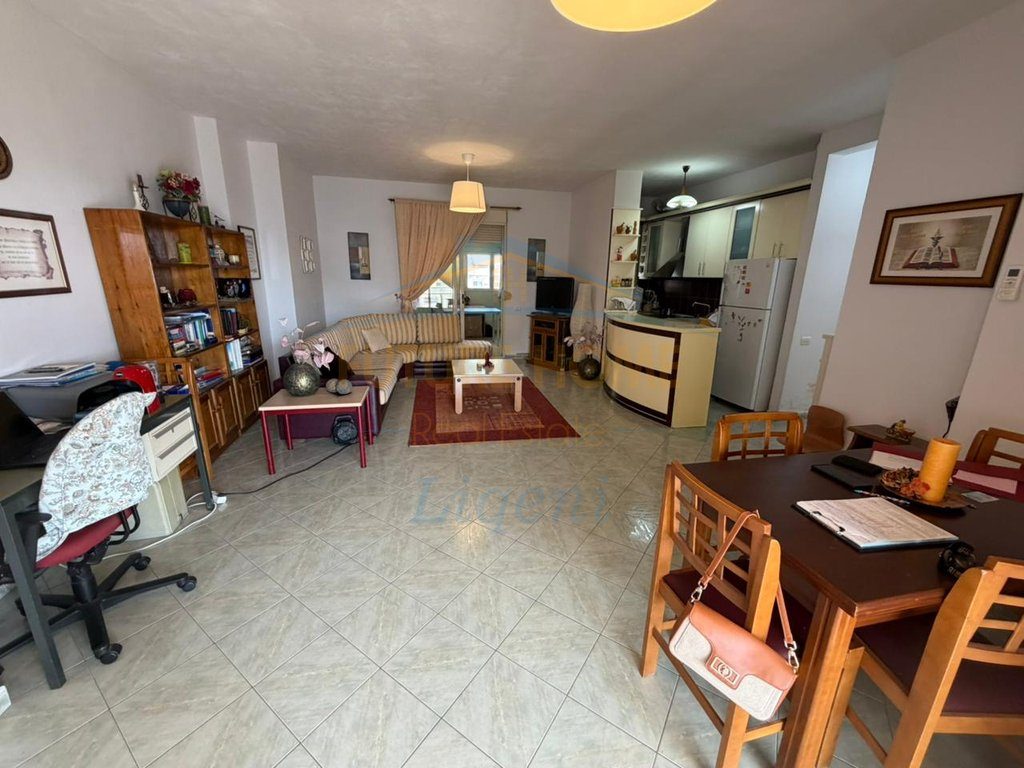 Shitet, Apartament 3+1+Verand, Selvia, Gjimnazi Partizani, Tiranë 2